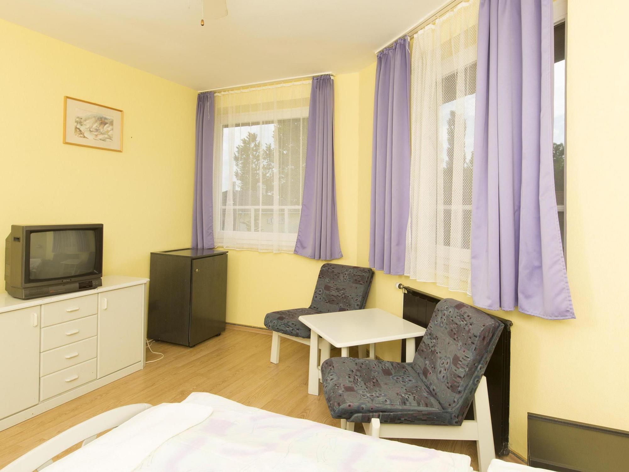 Hotel Francoise Балатонлеле Екстериор снимка