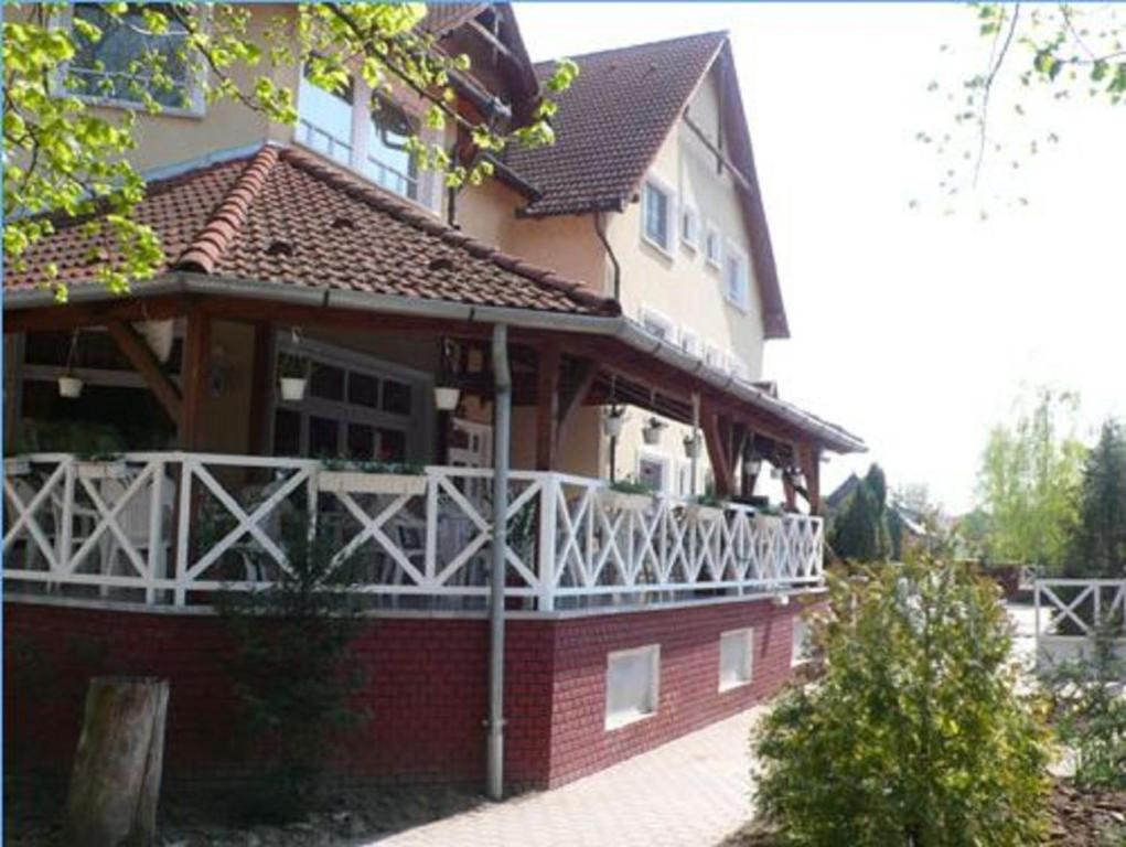 Hotel Francoise Балатонлеле Екстериор снимка