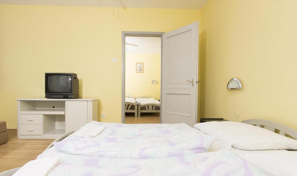 Hotel Francoise Балатонлеле Екстериор снимка