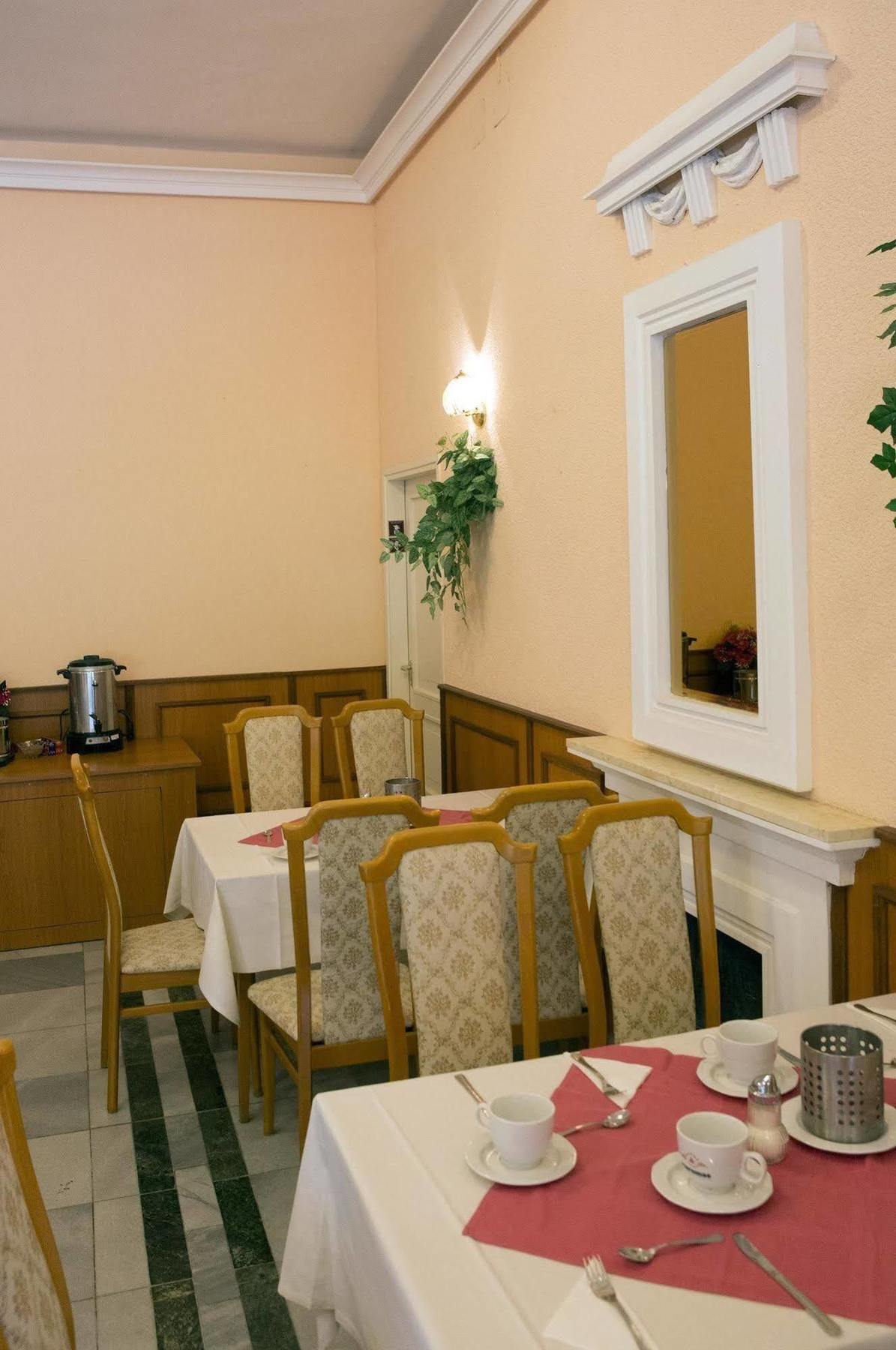 Hotel Francoise Балатонлеле Екстериор снимка