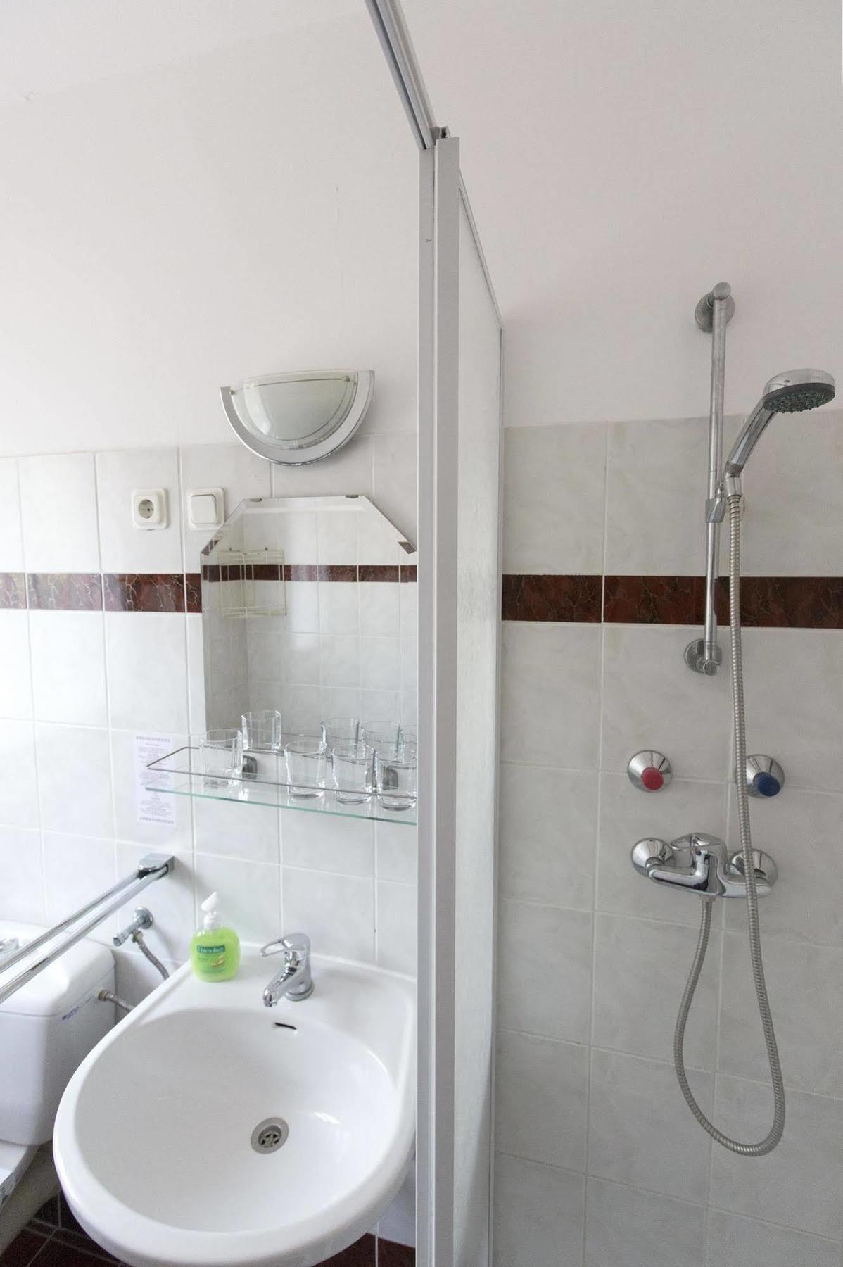 Hotel Francoise Балатонлеле Екстериор снимка